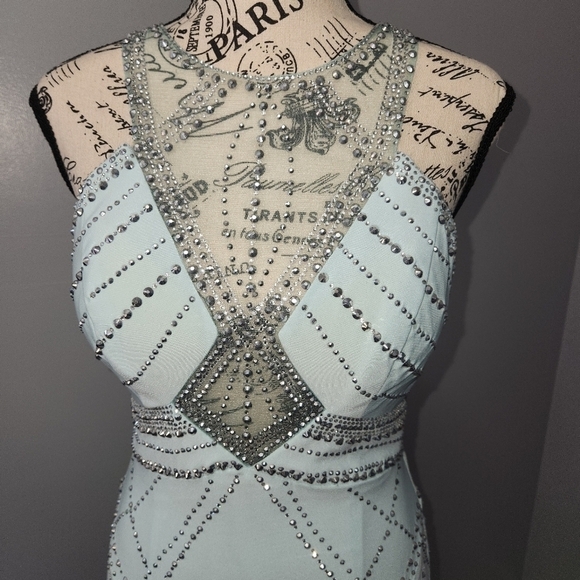 Cachet NWT Glamorous Jeweled Jersey Gown with Cutouts Color Mint Size 2 - Picture 4 of 15